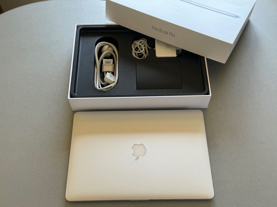 Macbook Pro 15 inch / late 2015 / 2.2GHz Intel I7 / 16gb /258GB/ A1398