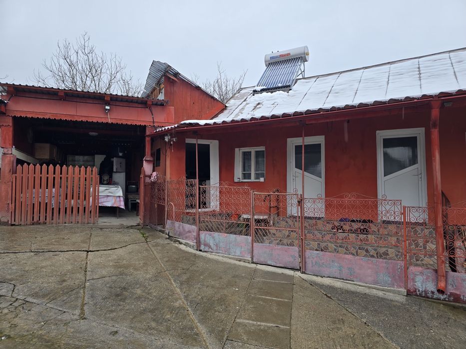 Vând casa plus teren extravilan