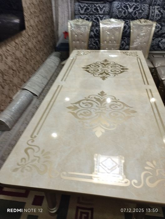 Стол со стулями продаётся