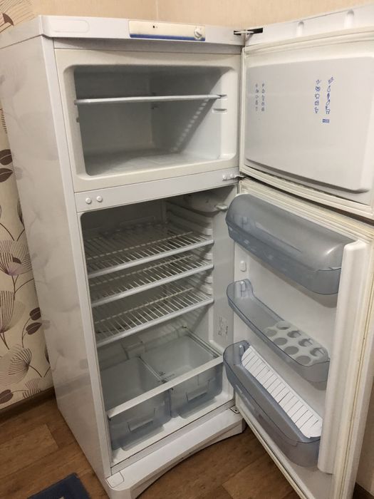 Продам холодильник Индезит
