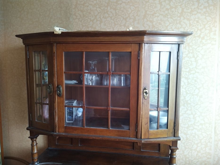 Стар бюфет орех.