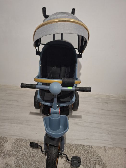 Tricicleta cu pedale, maner si parasolar