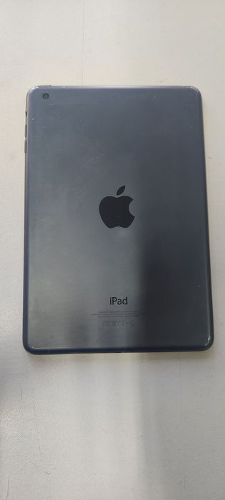 Продам планшет Ipad mini.