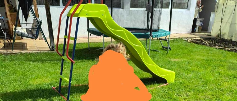 Детска пързалка зелена