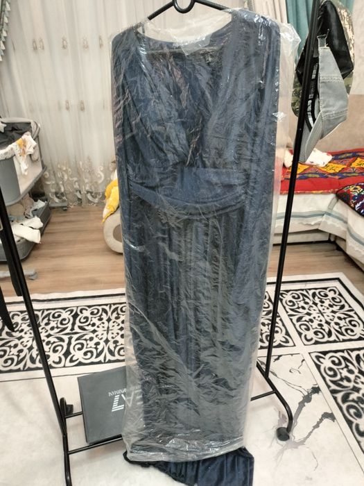 Продам платья од