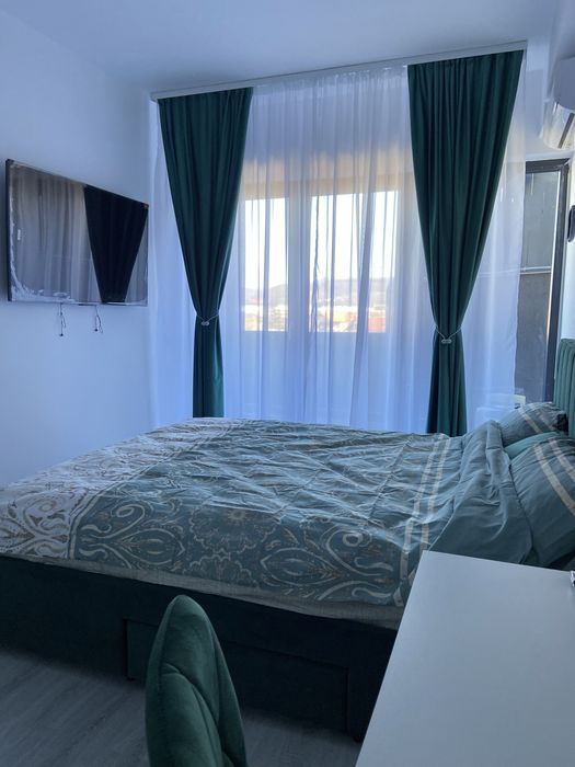 Inchiriez apartament 3 camere in bloc nou