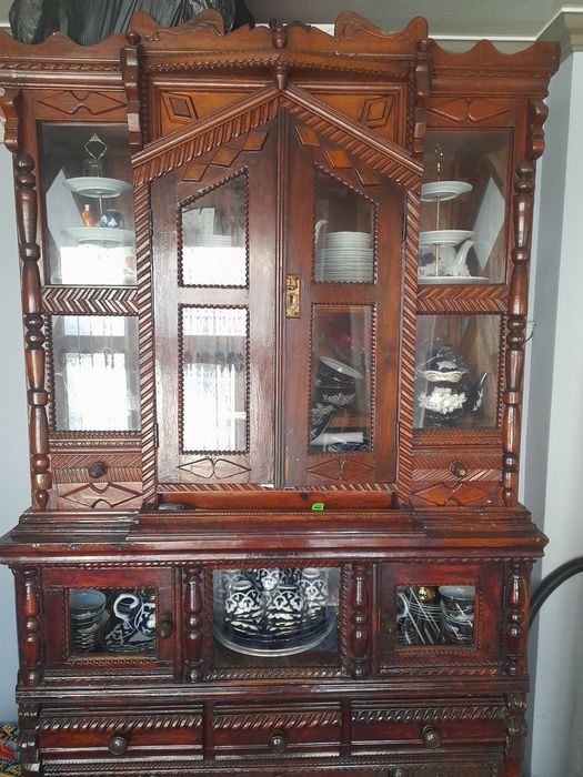 Старинный буфет ручная работа срочно нужны деньги