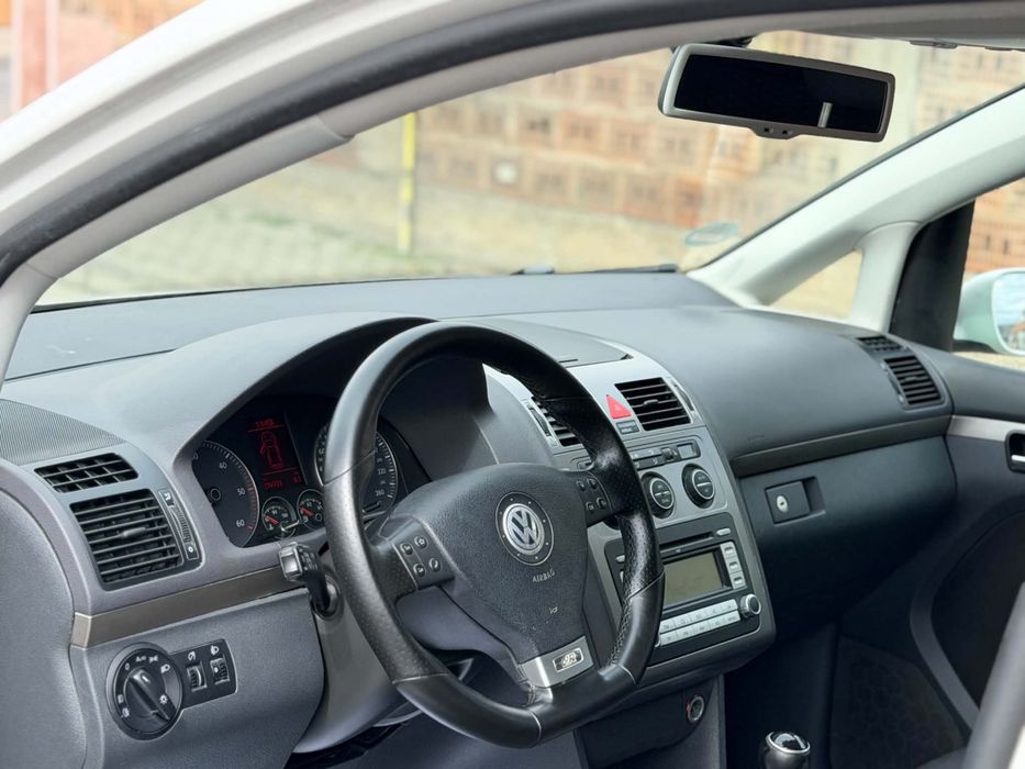 VW Touran 2009 7 locuri model rline 2.0 cu un ax