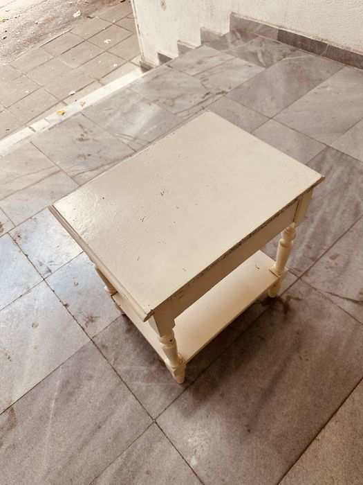 Винтидж нощно шкафче / помощна масичка