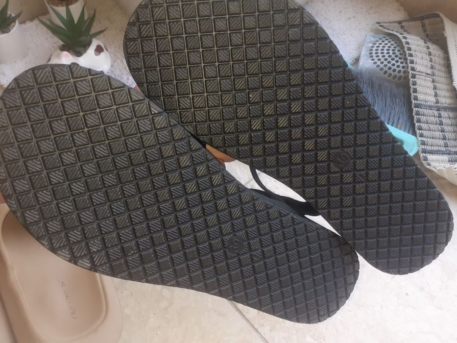 Дамски нови сандали 39н