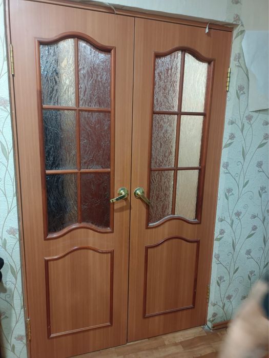 Двери межкомнатные б/у