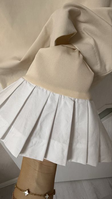 Zara страхотна бежова рокля