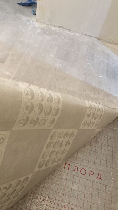 Продам линолиум, 3*3.   3*2,7.   1,4*2,8.