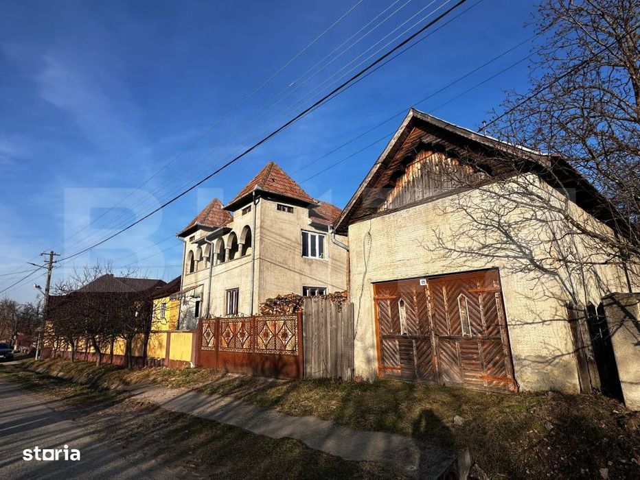 Casa cu 4 camere,baie, bucatarie,anexe.pivnita teren 2500 mp