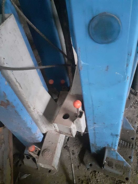 Продаётся автомобильный подъёмник для легковых автомобилей.