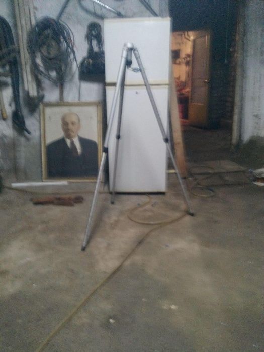 Тренога для киносъемочной аппаратуры