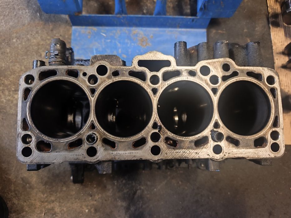 Bloc motor BMP 2.0 tdi 103 kw 140 cp Volkswagen Passat B6 2005-2010