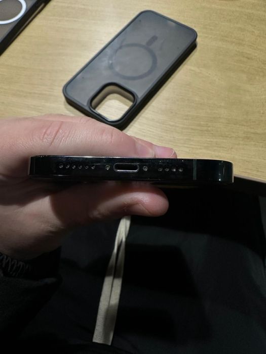 Vand Iphone 13 pro max URGENT