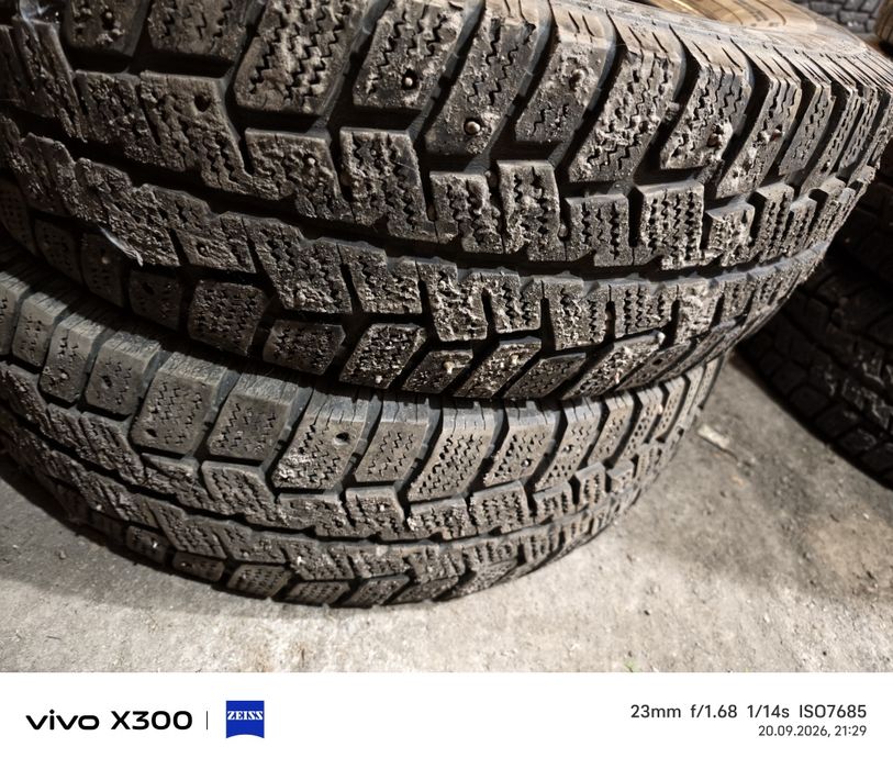 Продам 2 балона R16c 205/75