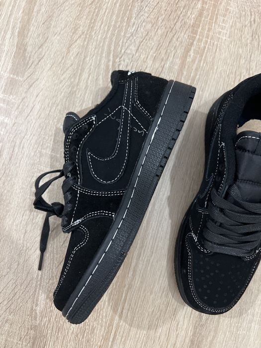 Jordan 1 low travis scott phantom