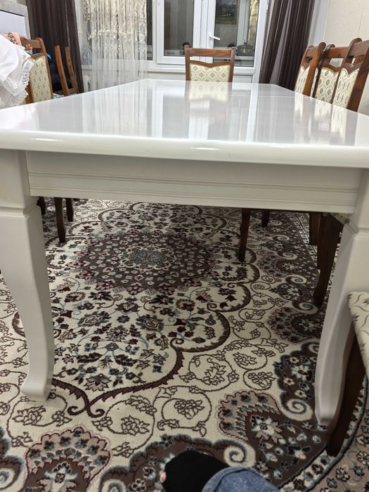 Стол для гостинной