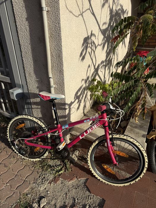 Vand bicicleta Cube pentru copii, foarte putin folosita.