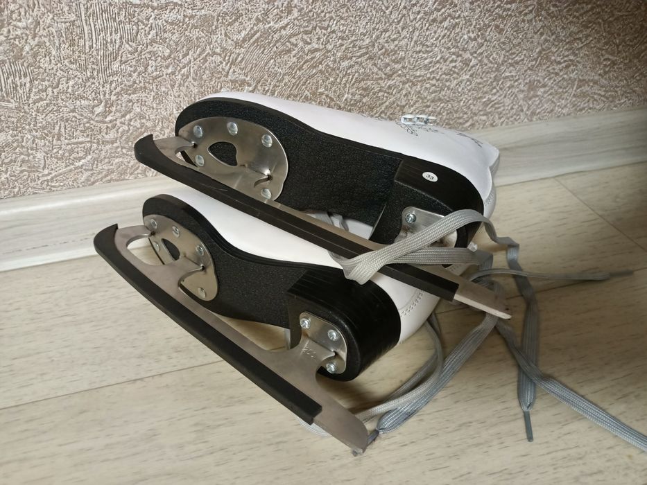 Продам детские коньки