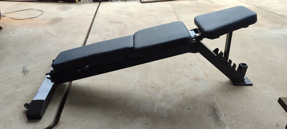 Скамья для жима штанги и разводки гантелями