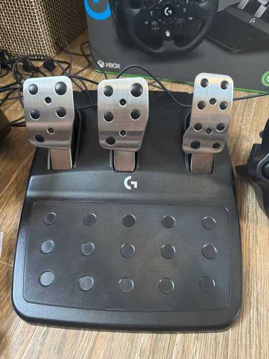 Logitech G923 Кормило/Педали + Скоростен лост Driving force Shifter