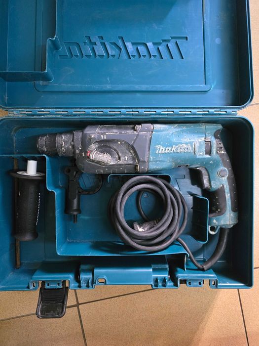 Перфоратор MAKITA HR 2470