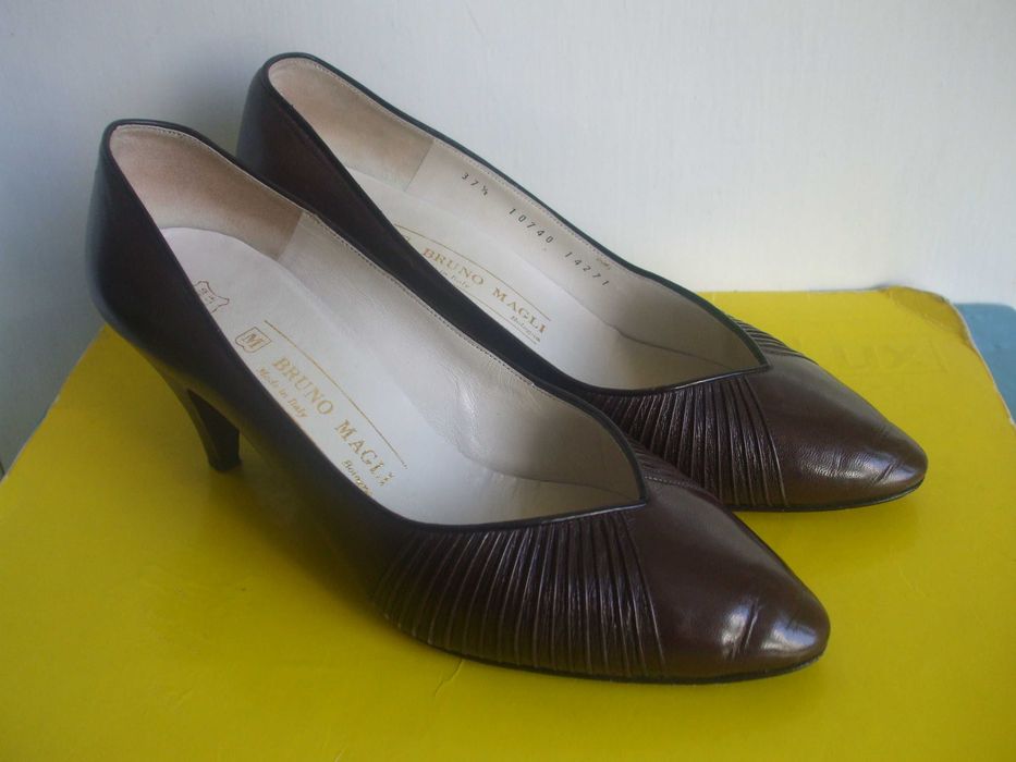 Pantofi cu tocuri Bruno Magli nr. 37,5