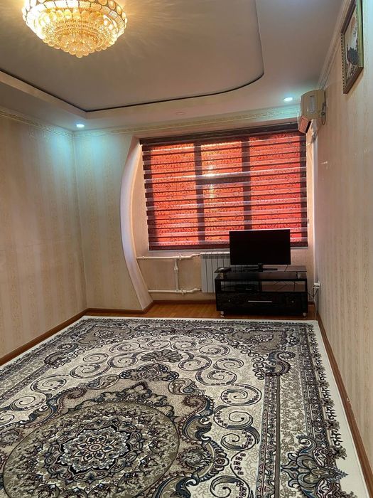 Юнусабад-4 УНИВЕРСАМ  сдаётся  3 комнатная квартира!