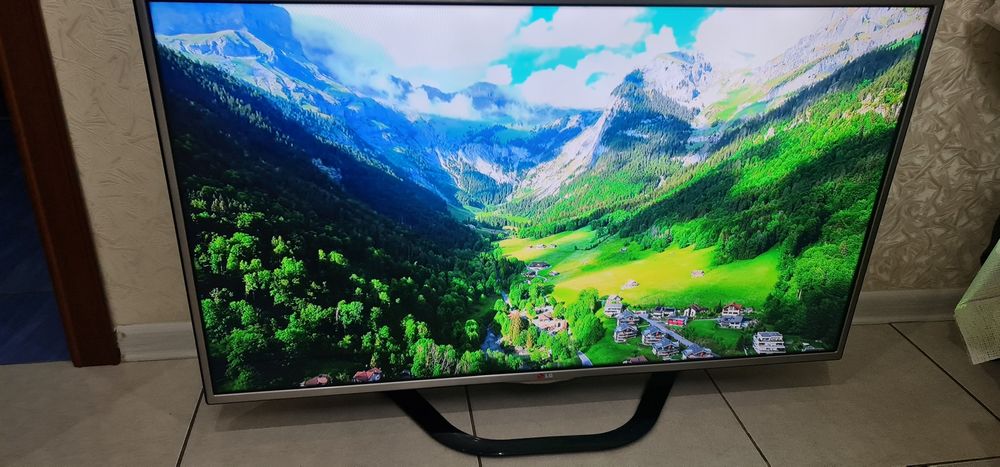 Смарт тв LG 120 см.