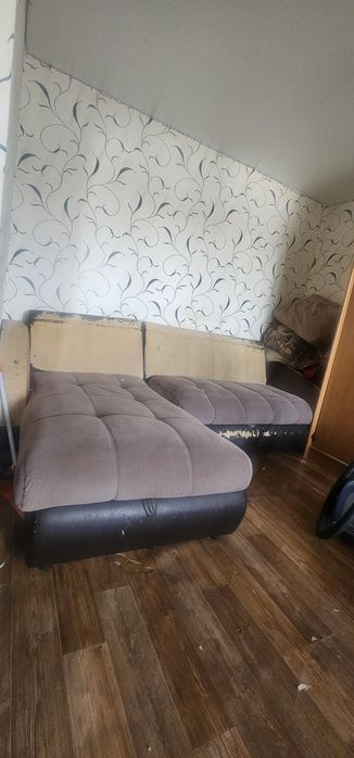 Угловой диван даром