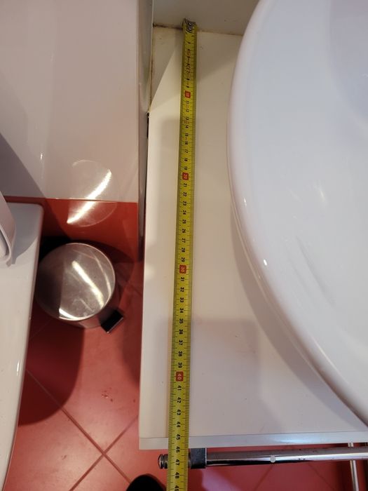 Шкаф с мивка и смесител за баня