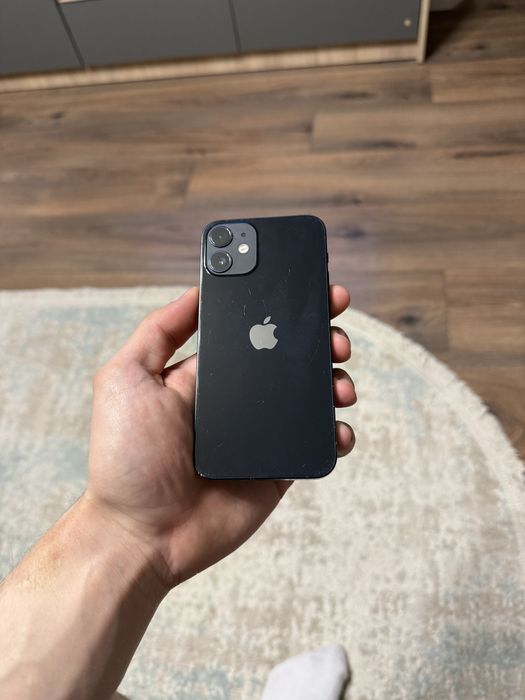 Айфон 12 мини.