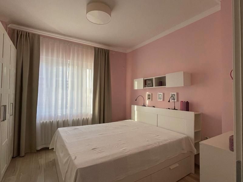 Дава се под наем Тристаен апартамент в София, Център - 90 кв.м за 1000 € - Снимка #4