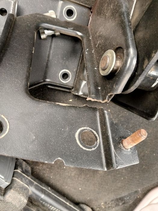 Кранштейн педалей сцепления и тормоза