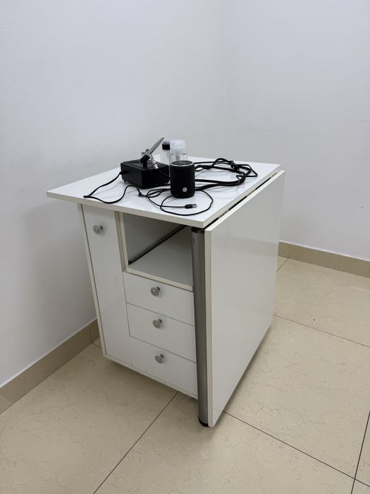 Стол маникюрный и для детских комнат