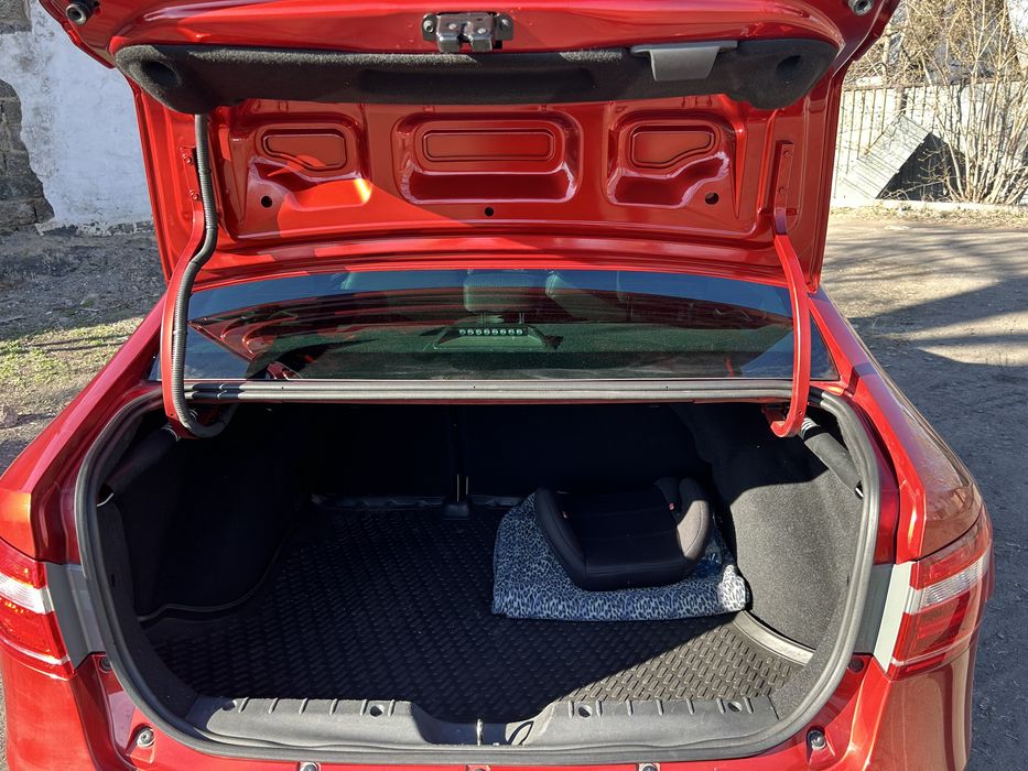 Продам Весту кросс