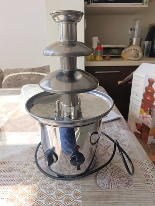 Шоколадов фонтан на 3 нива.