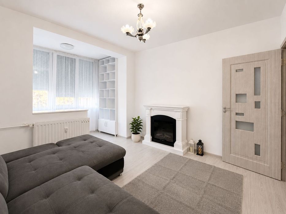 Se închiriază apartament cu 2 camere, decomandat, având o suprafață utilă de 52 mp, situat la etajul 3 din 4, în cartierul Rogerius.