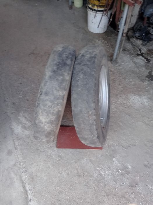 Vând 2 roti pe 6 gauri