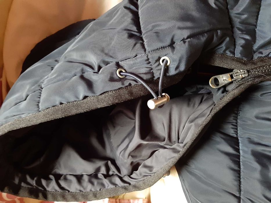 Geaca ZARA de iarna, stare buna, cu fermoarele originale, functionale.