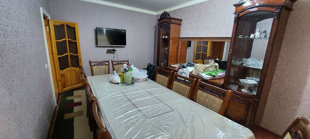 4 xonali Kvartira sotiladi