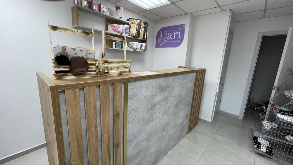 Продам торговое оборудование, манекены, листы для крепления товара,.