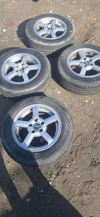 jante ford focus  cu cauciucuri de vara in stare foarte bună