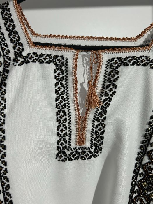 Ie de dama, traditionala, cusuta manual cu margele, noua, nepurtata