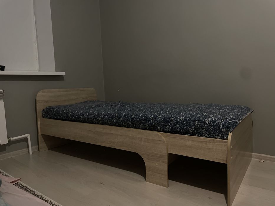 кровать односпальная с матрасом