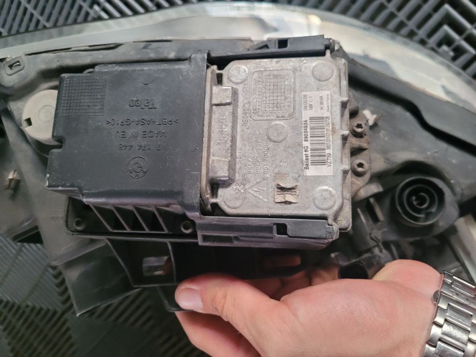 Far xenon stânga Valeo  bmw seria 1 e87